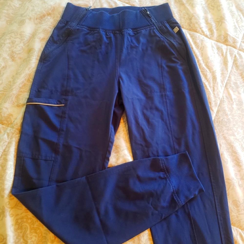 Women's scrubs